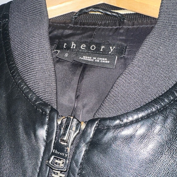 PRE LOVED MENS THEORY BLACK BUTTER SOFT LEATHER BOMBER SIZE SMALL - Picture 2 of 3